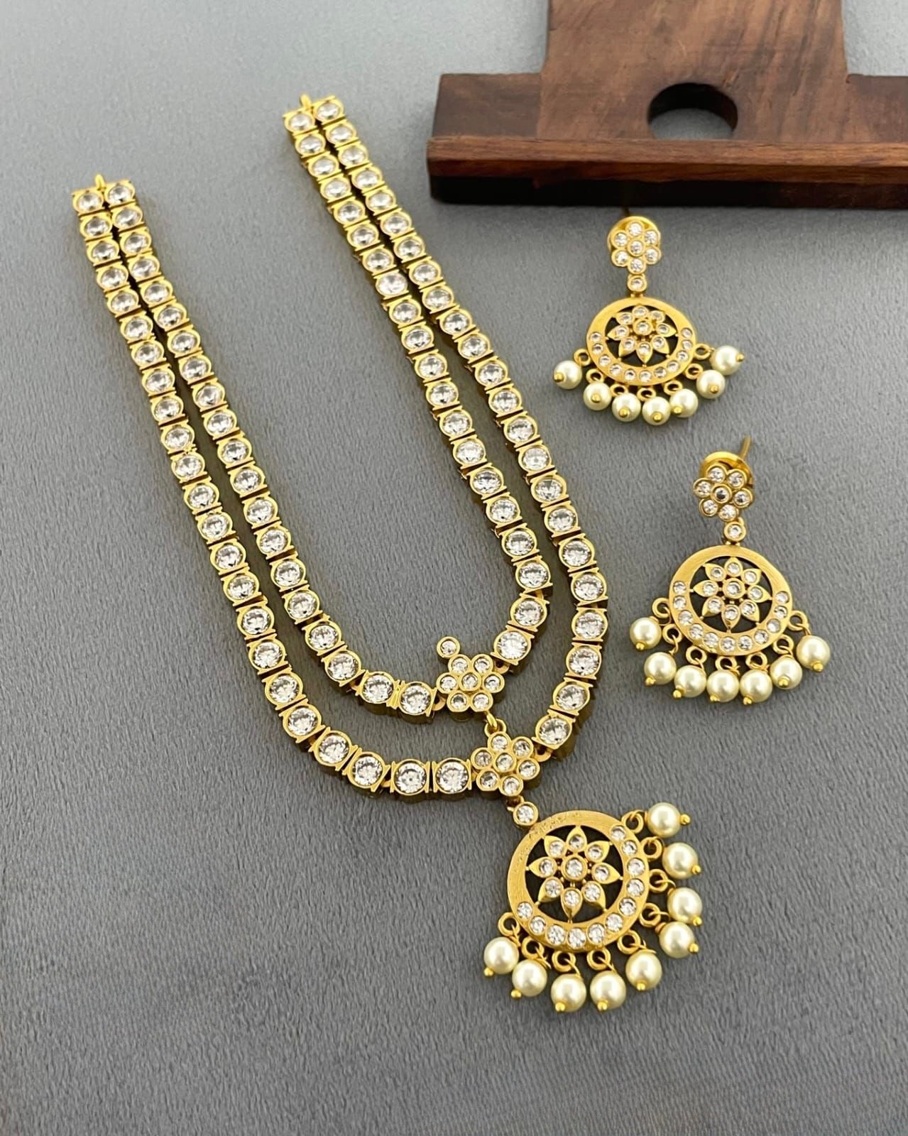 Gold-Polish Floral Kemp Stone Attigai Necklace 1580