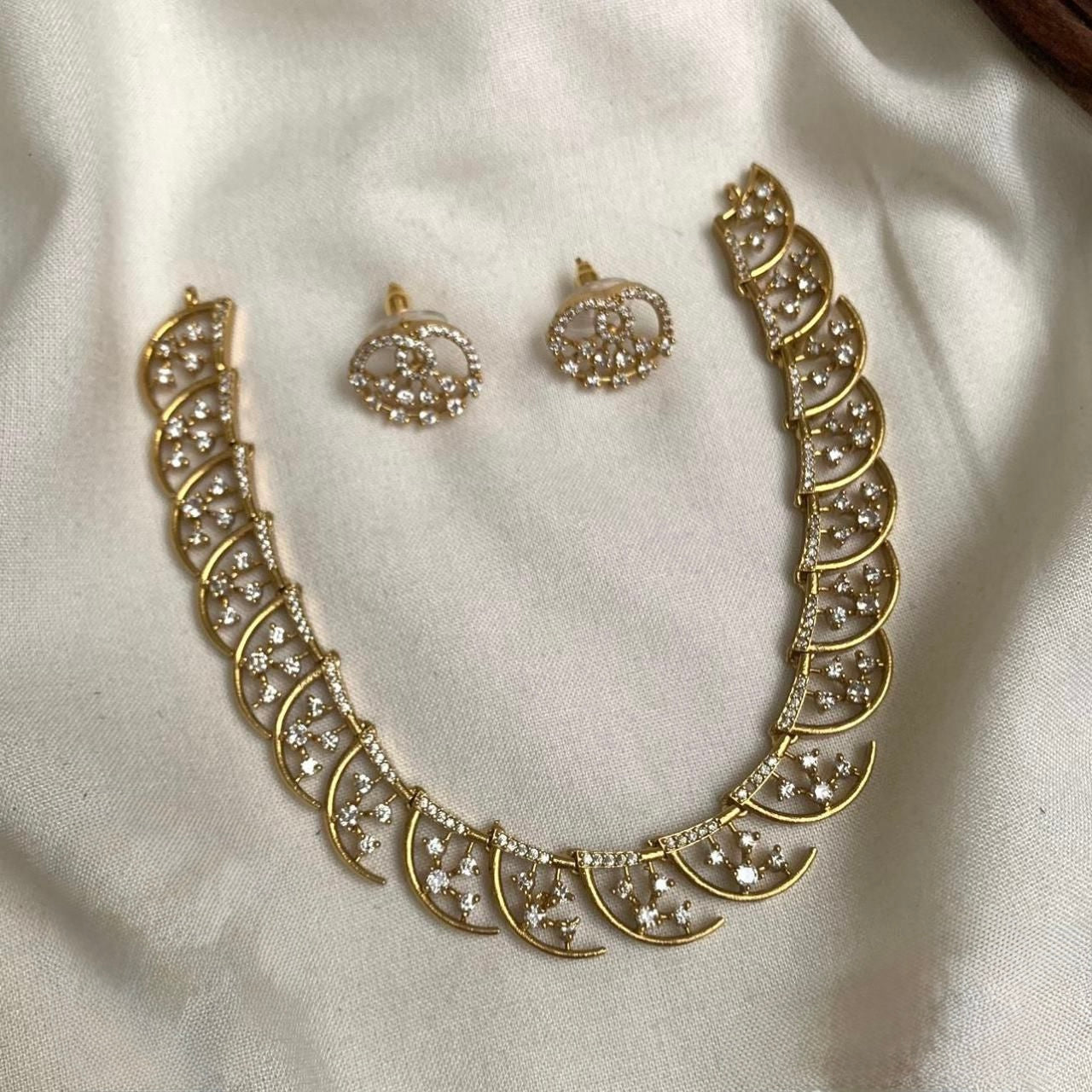 Gold-Polish Stone-Studded AD Necklace 1582