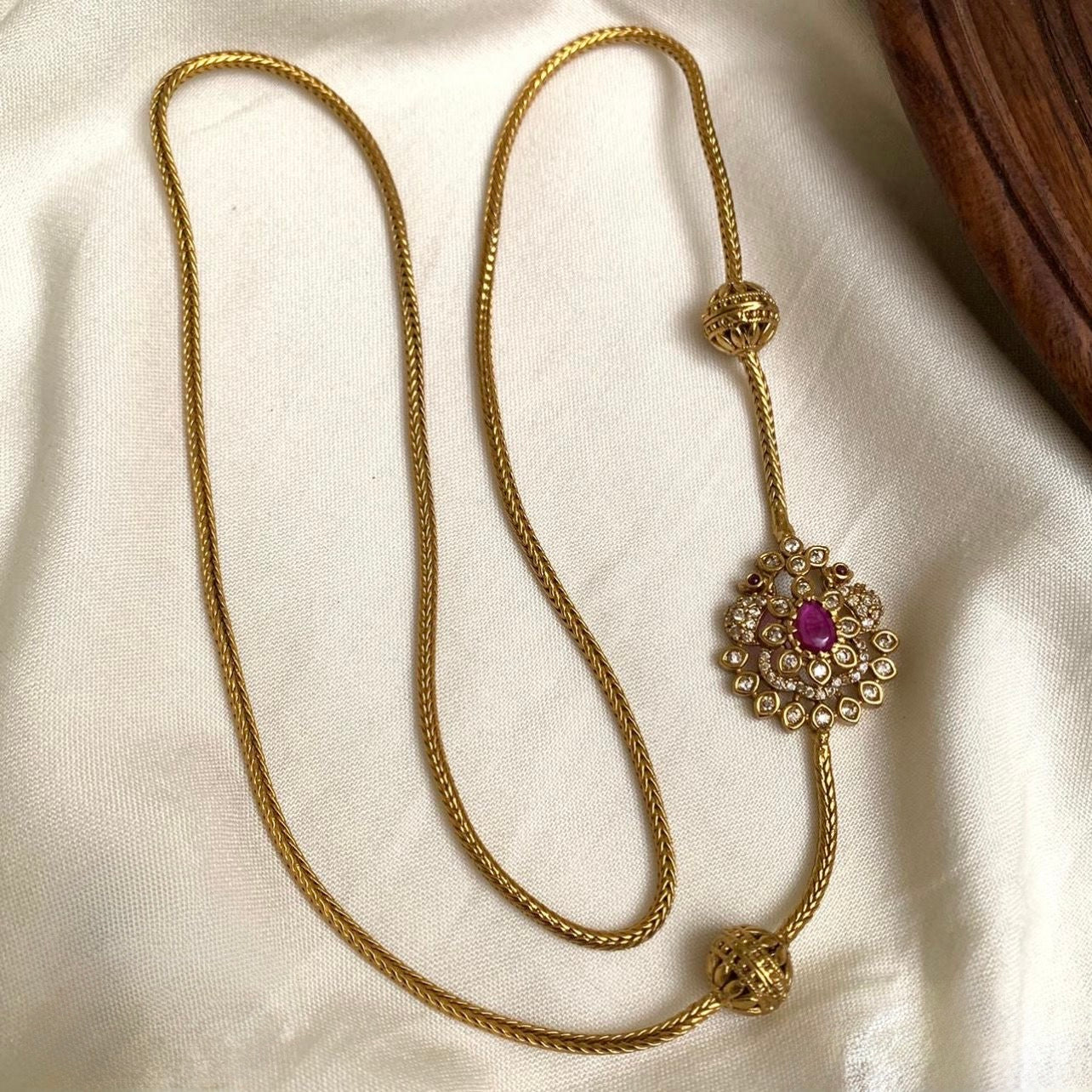 Gold-Toned Mugappu Chain Long Necklace 033