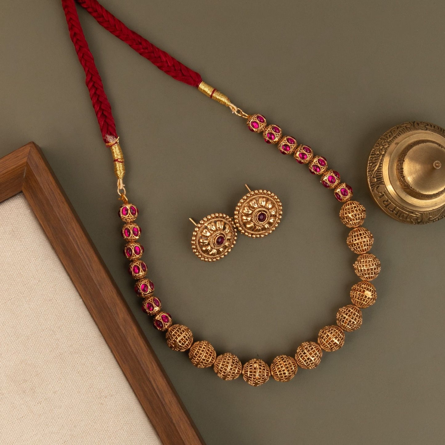 Gold-Toned Floral Beaded Designed Necklace 1691