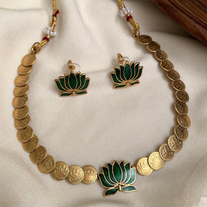 Gold-Polish Kashu Lotus Choker Necklace 1310