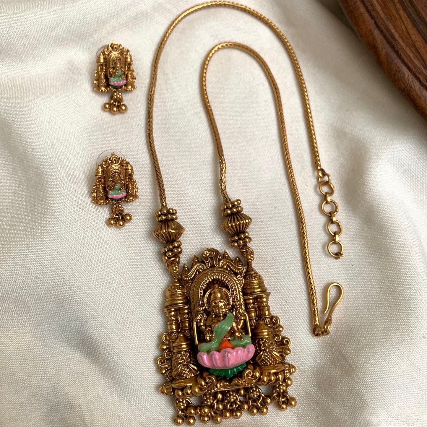 Gold-Polish Lakshmi Pendant Simple Chain Necklace 1433