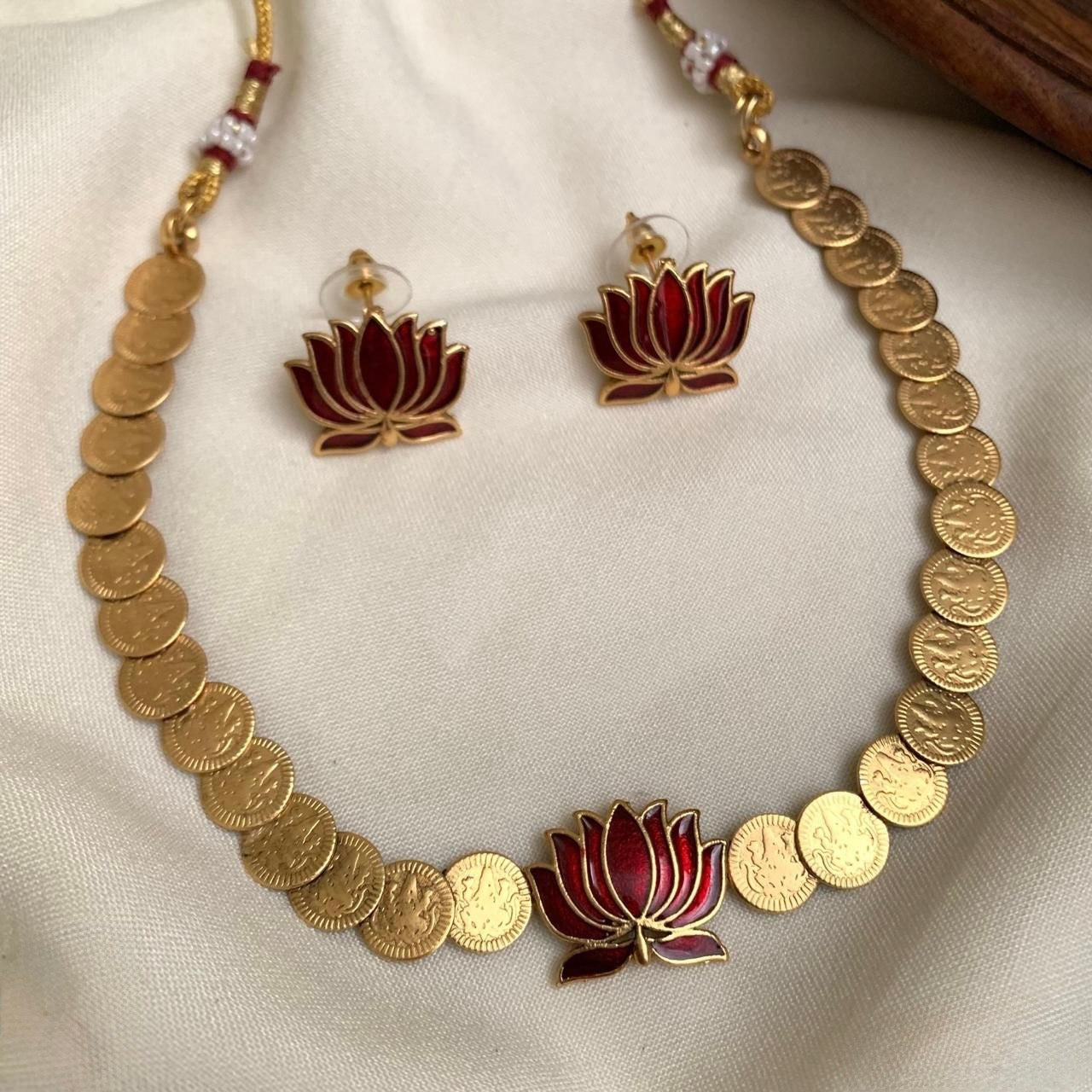 Gold-Polish Kashu Lotus Choker Necklace 1310