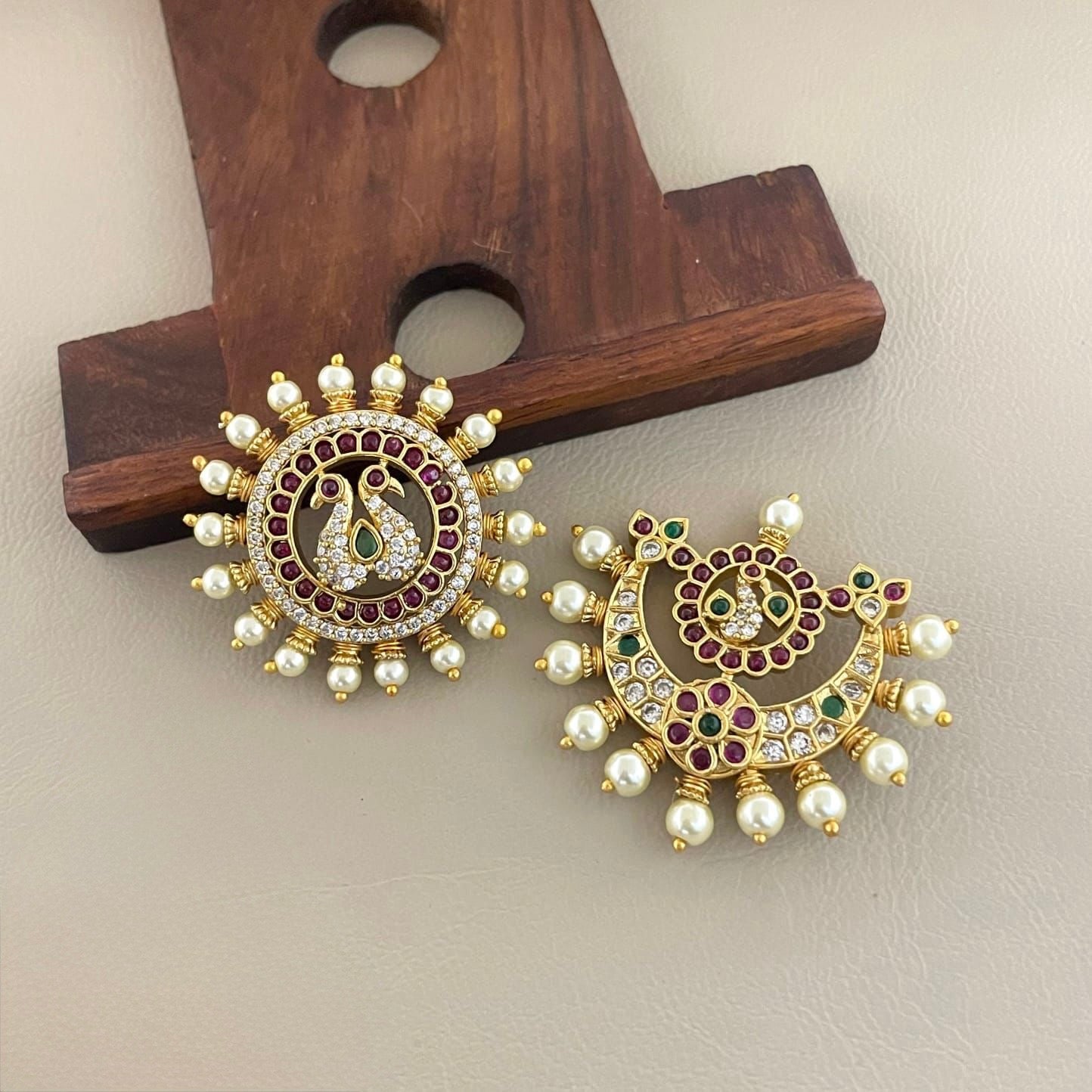 Gold-Toned Peacock Motif Sura-Chandra Pearl Hair Choti HR 15