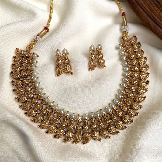 Gold-Toned Mango Pearl Necklace 1183