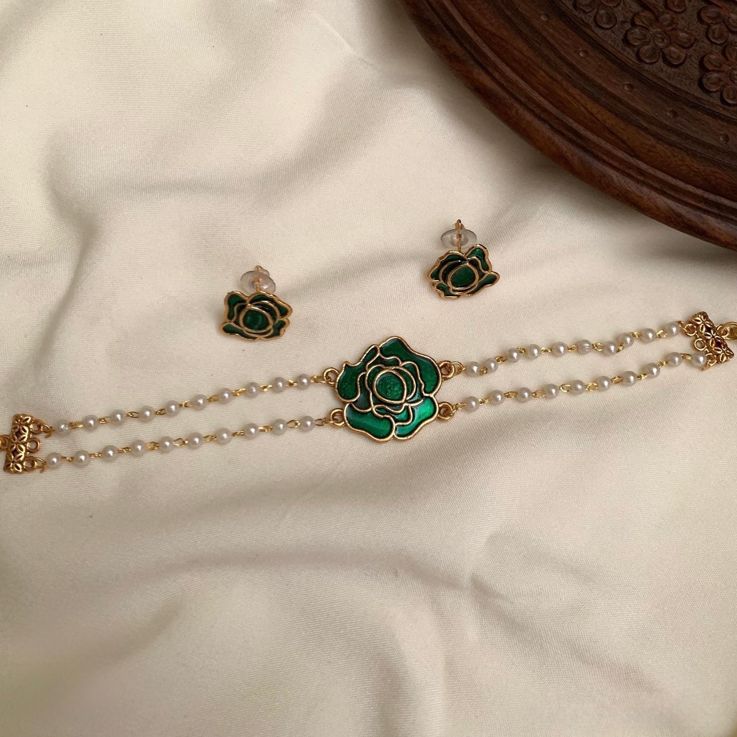 Gold-Polish Rose-Pendant Pearl Choker Necklace 1260