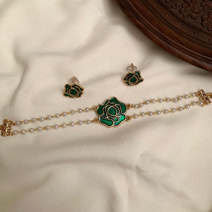 Gold-Polish Rose-Pendant Pearl Choker Necklace 1260