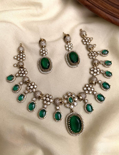 Mehendi Polish Victorian-Style Emerald Necklace 1175