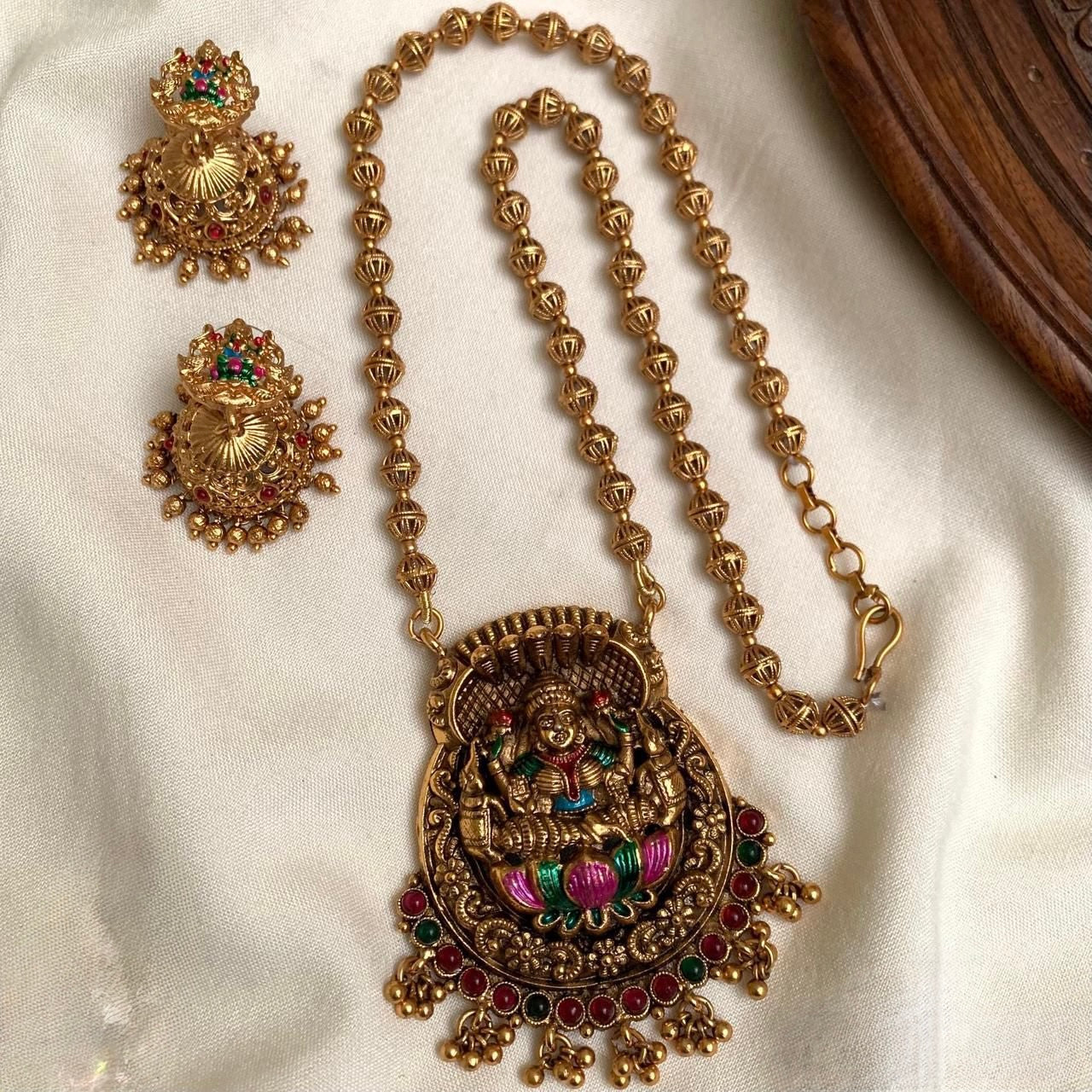 Gold-Toned Lakshmi Pendant Floral Short Necklace 1405
