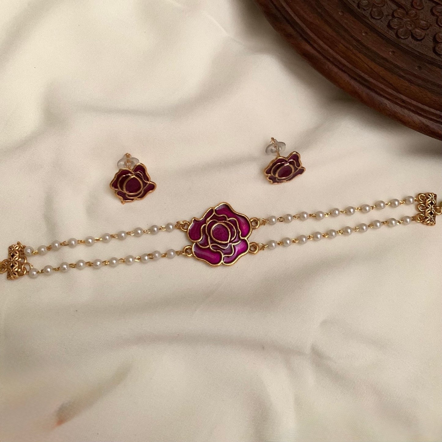 Gold-Polish Rose-Pendant Pearl Choker Necklace 1260