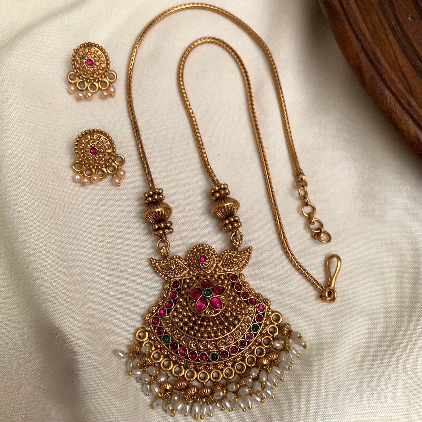 Gold-Toned Floral Padma Replica Pearl Necklace 1393