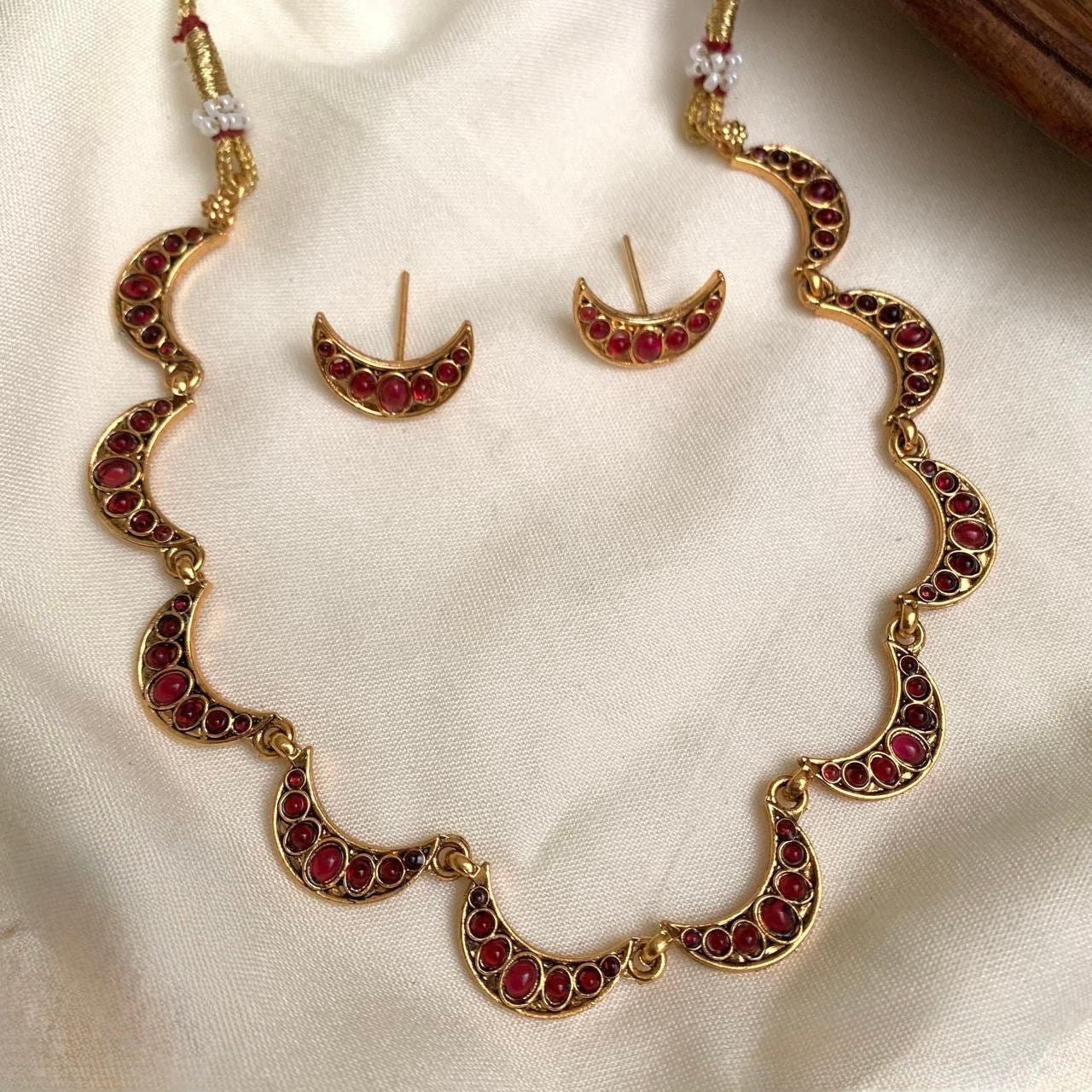 Gold-Toned Chaandbhali Designed Necklace 173