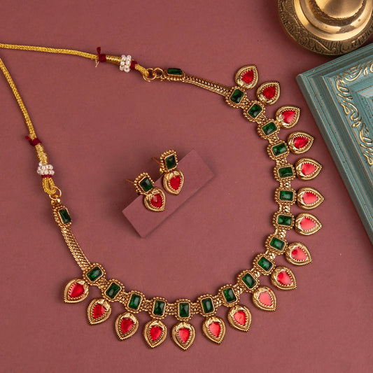 Gold-Polish Petal Designed Short Necklace 1286