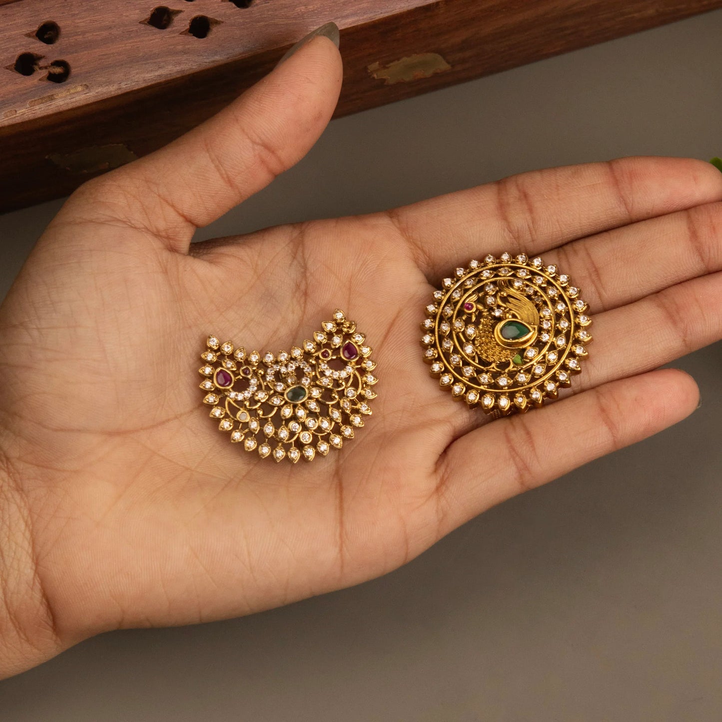 Gold-Polish Sun and Moon Hair Chotti HR 02
