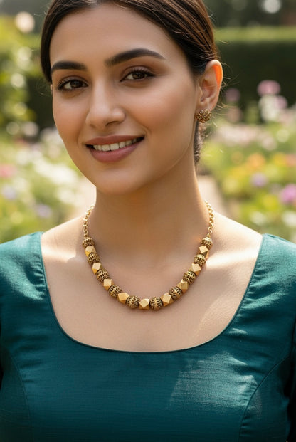 Gold-Toned Beaded-Box Short Necklace 1367