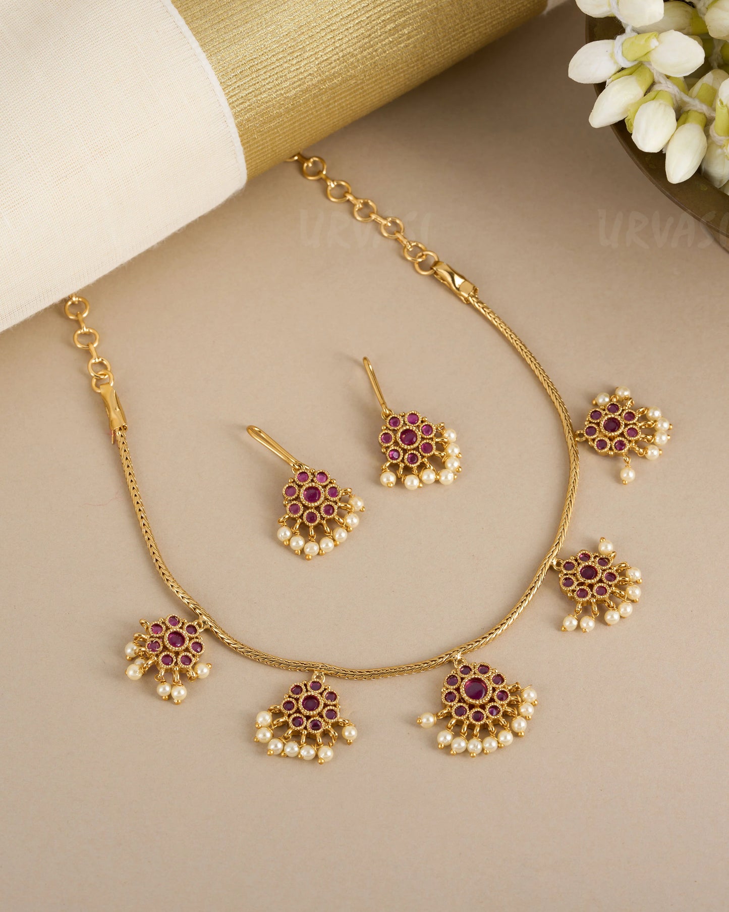 Gold-Toned Cluster Pendant Choker Green Necklace 301