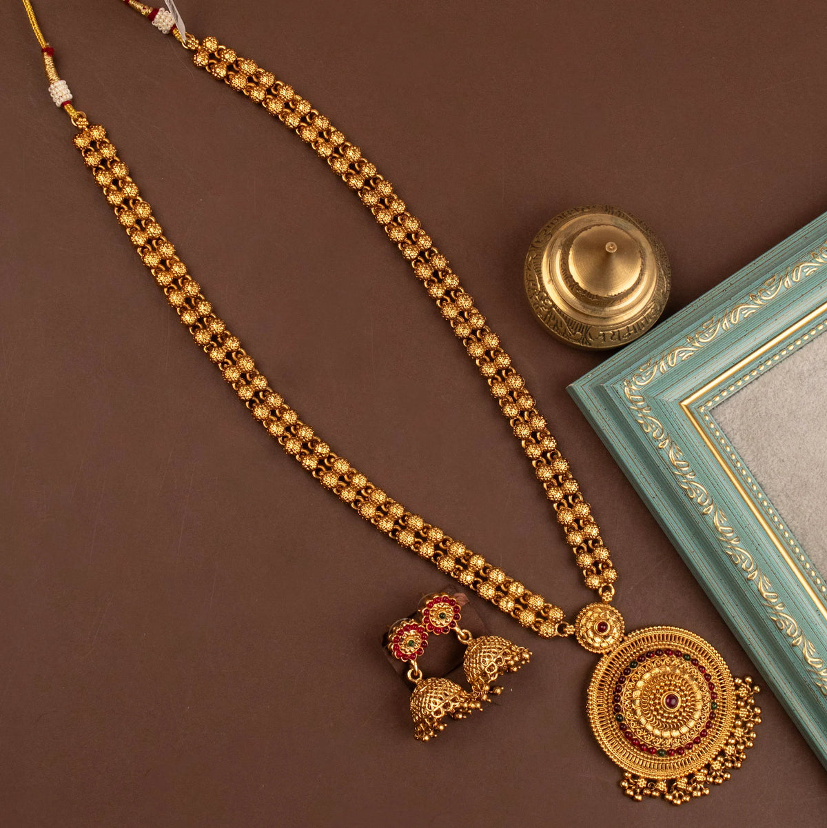 Gold-Toned Floral Long Necklace  1966