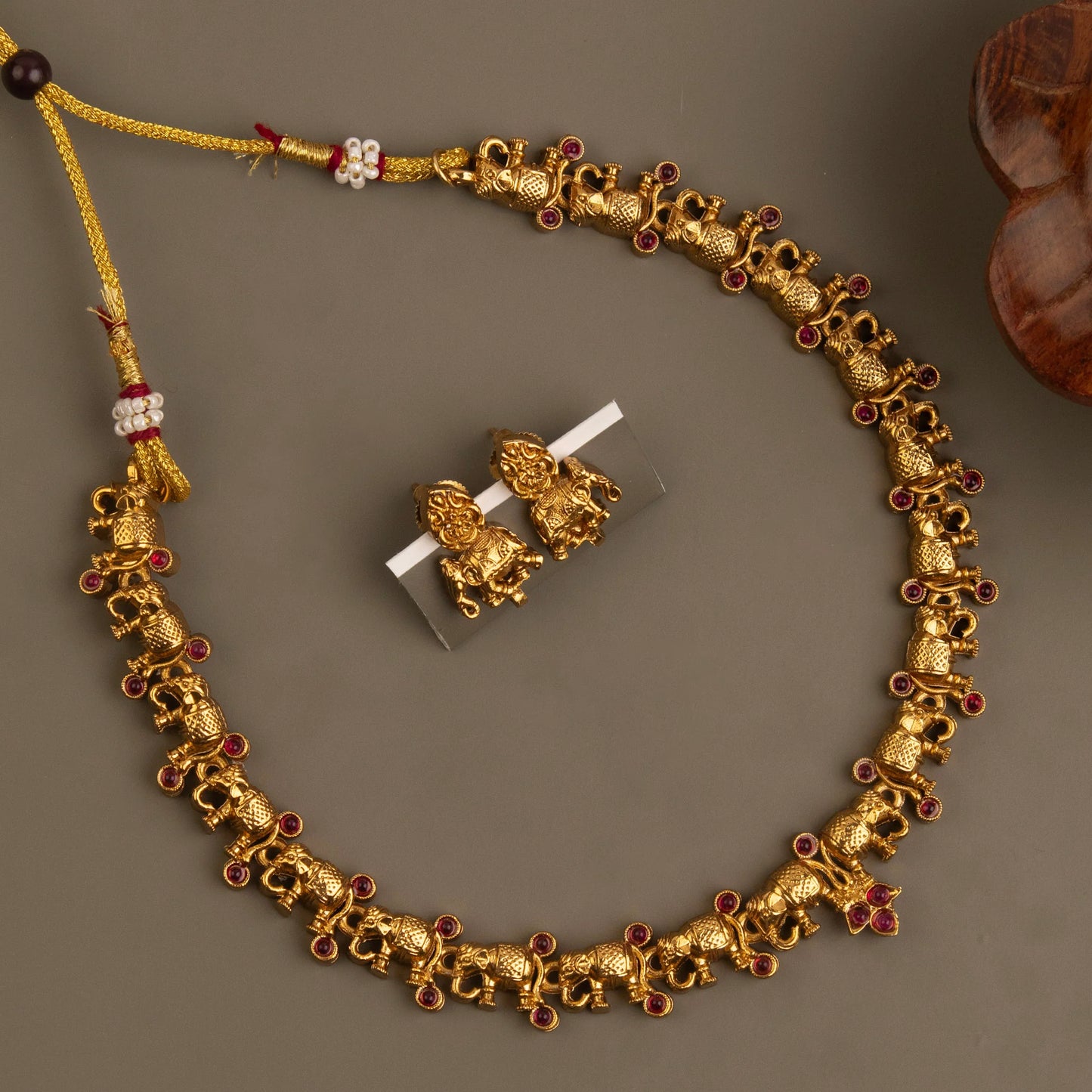 Gold-Toned Elephant Motif  Short Necklace 1162