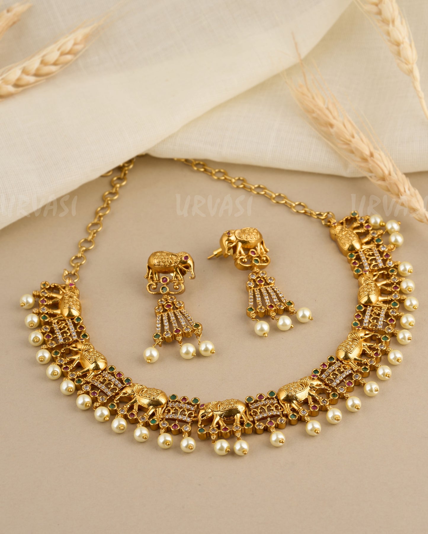 Gold-Toned Elephant Pendant Pearl Necklace 018