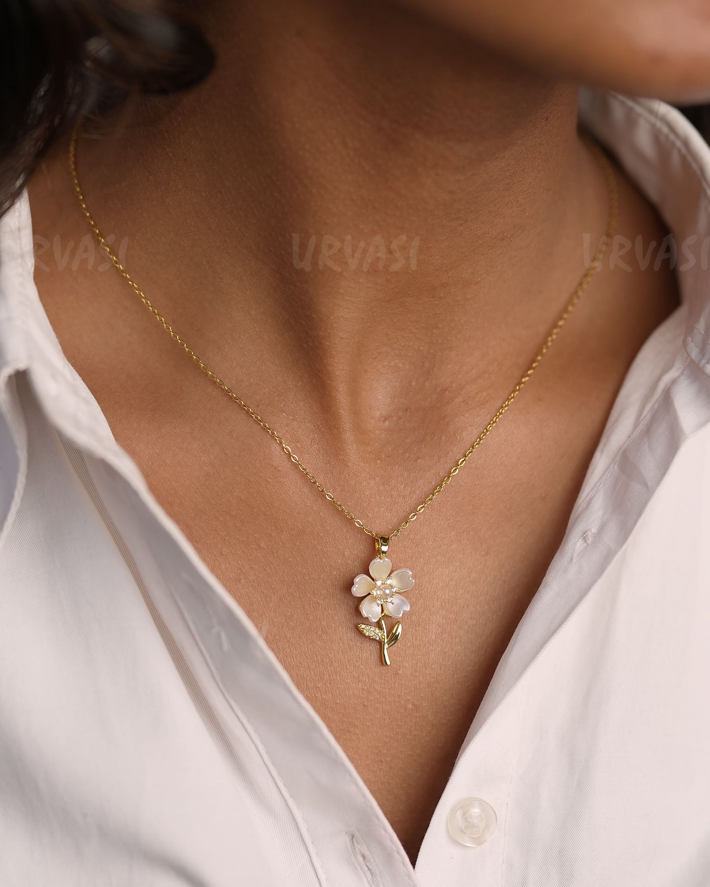 Gold-Toned Floral Pendant Simple Chain SC 123