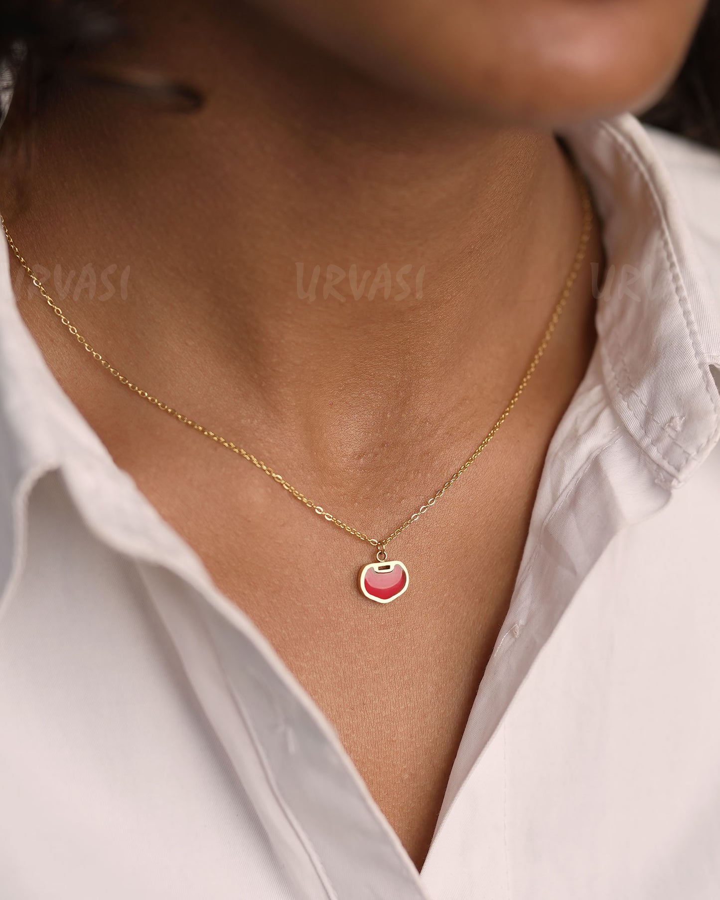 Gold-Toned Red Enamel Estailo Simple Chain SC 126