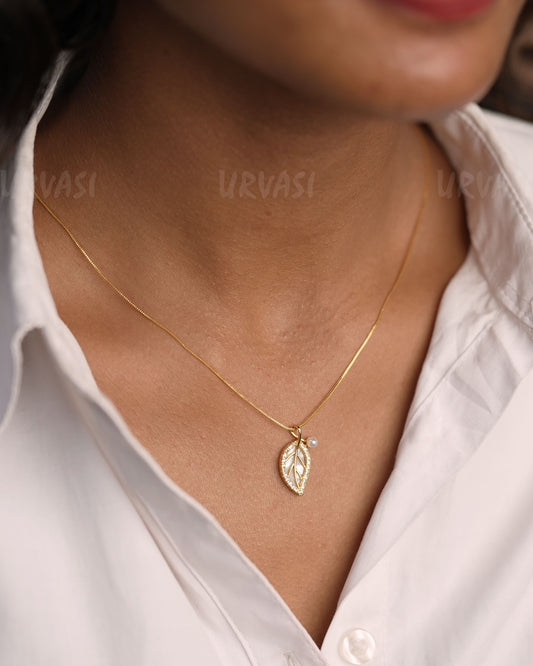 Gold-Toned Leaf pendant Simple Chain SC 162