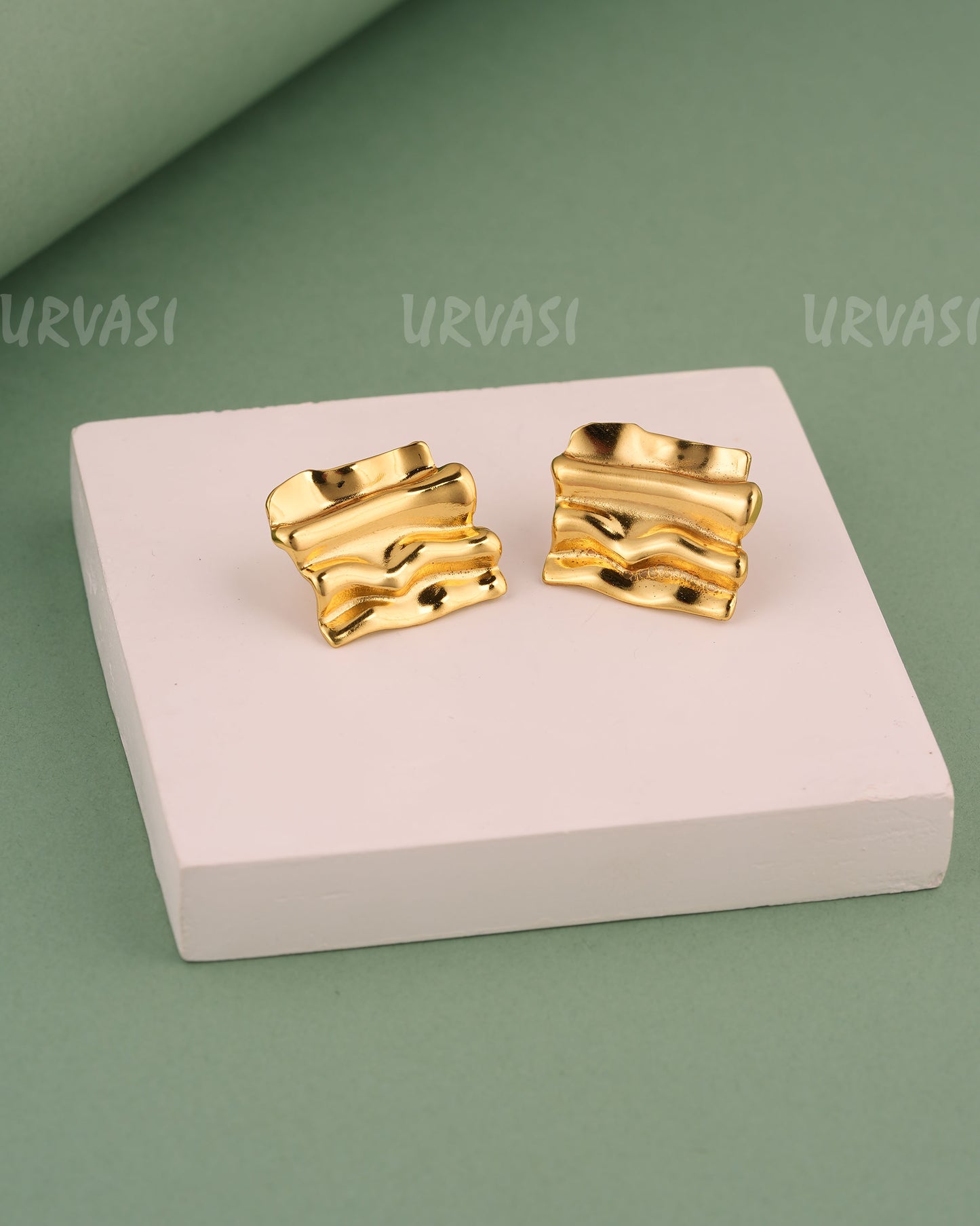 Glossy-Gold Wave Pattern Stud Earrings  ER 142