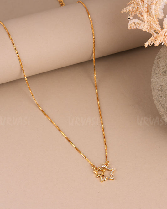 Gold-Toned Star-Designed Pendant Mala Ma 139