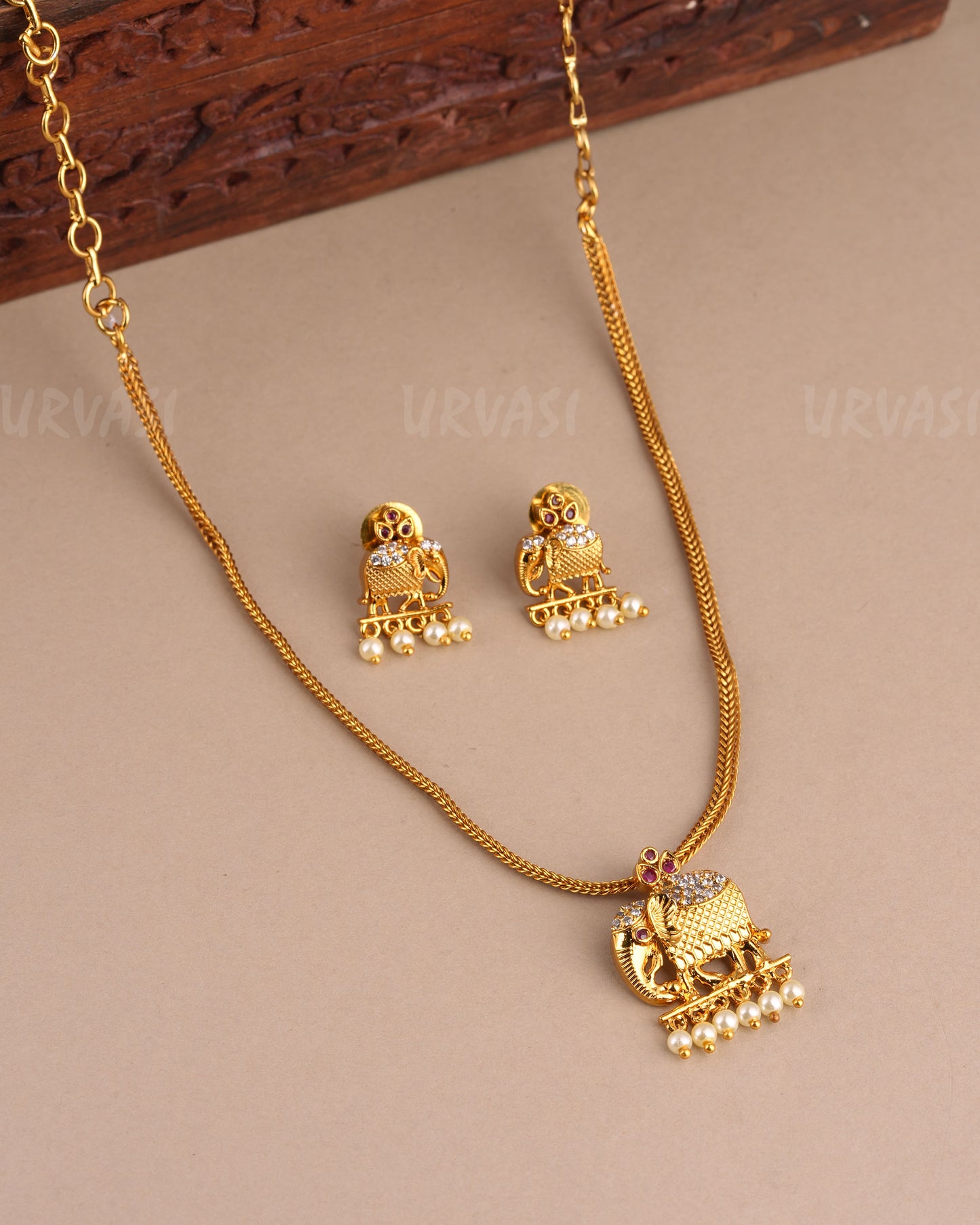 Gold-Toned Elephant Pendant Pearl Necklace 1476