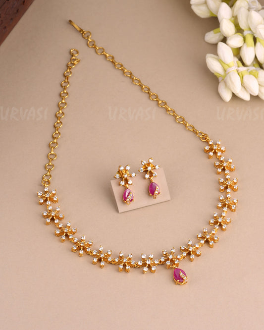 Gold-Toned Star-Designed Pendant Necklace 1471