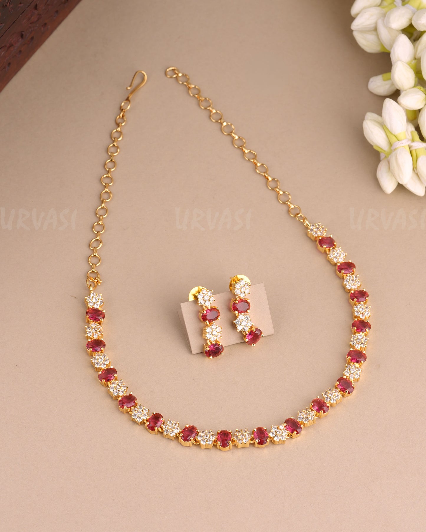Gold-Toned Floral Stooge-Studded Necklace 1470