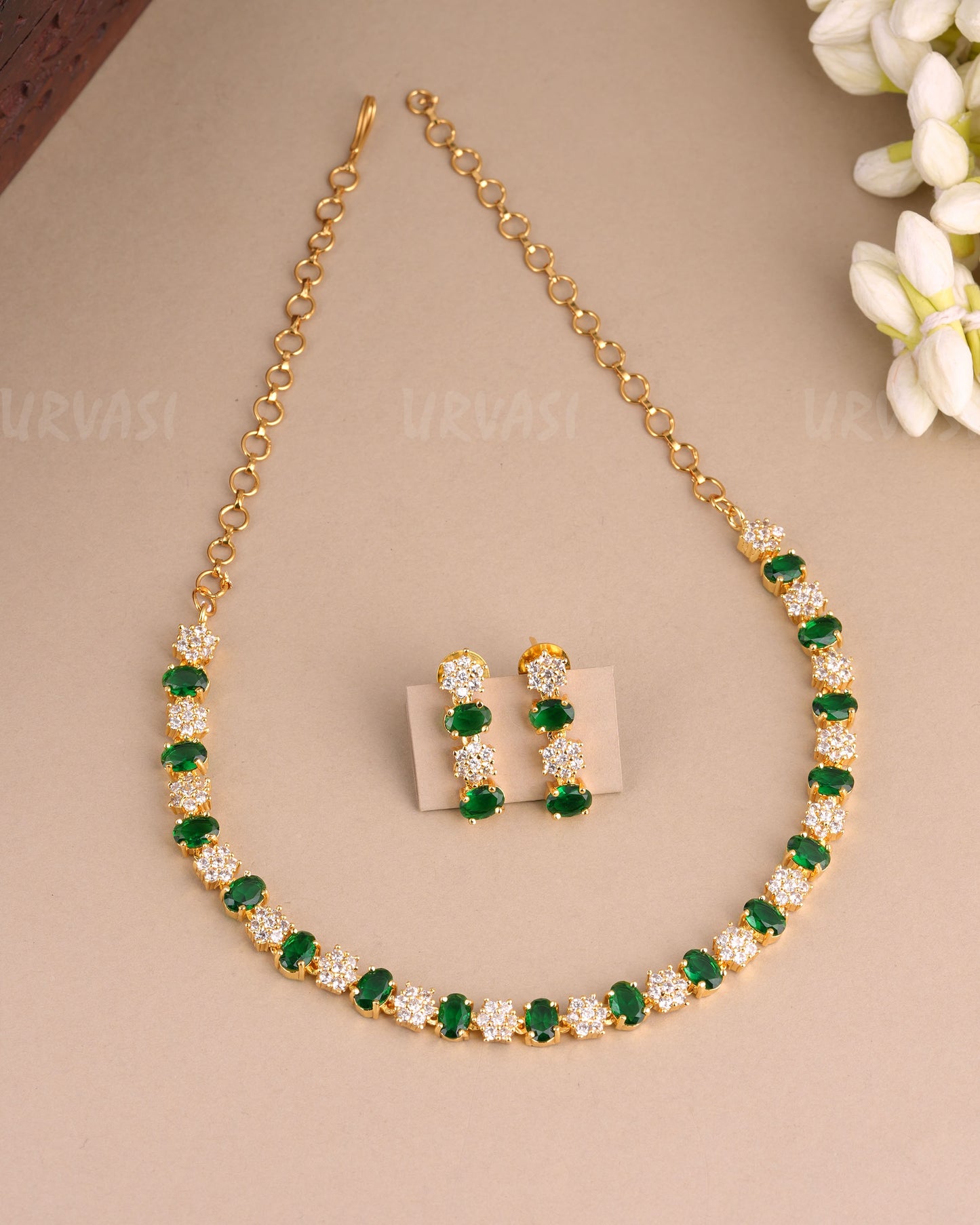 Gold-Toned Floral Stooge-Studded Necklace 1470