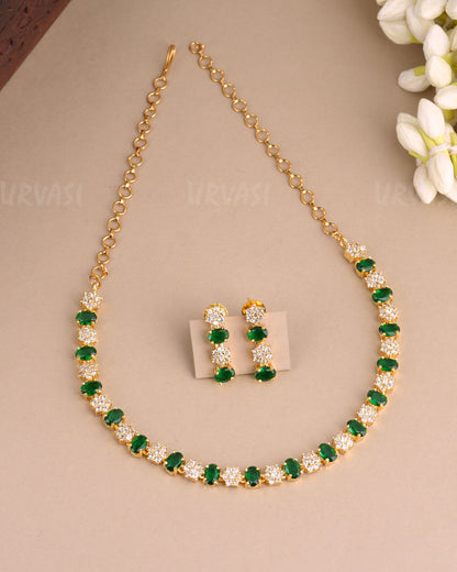Gold-Toned Floral Stooge-Studded Necklace 1470