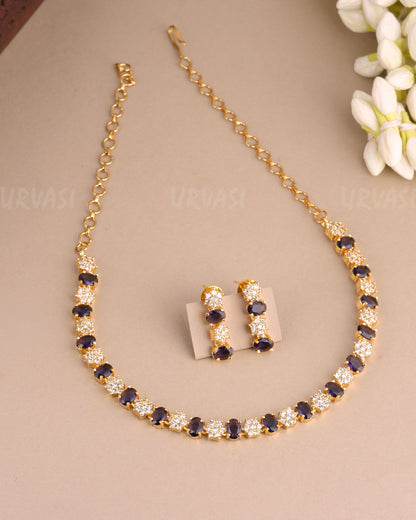 Gold-Toned Floral Stooge-Studded Necklace 1470