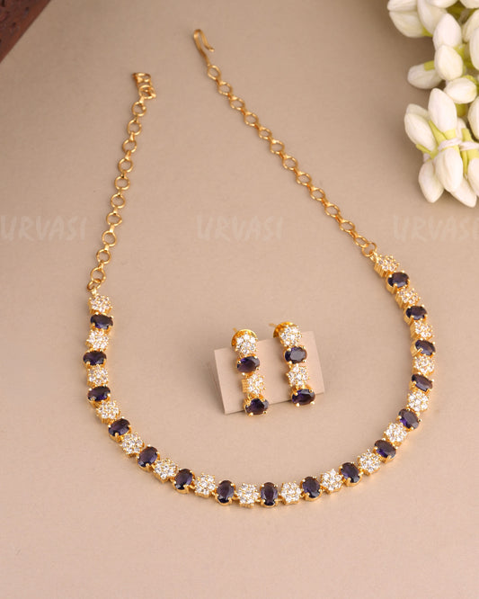 Gold-Toned Floral Stooge-Studded Necklace 1470