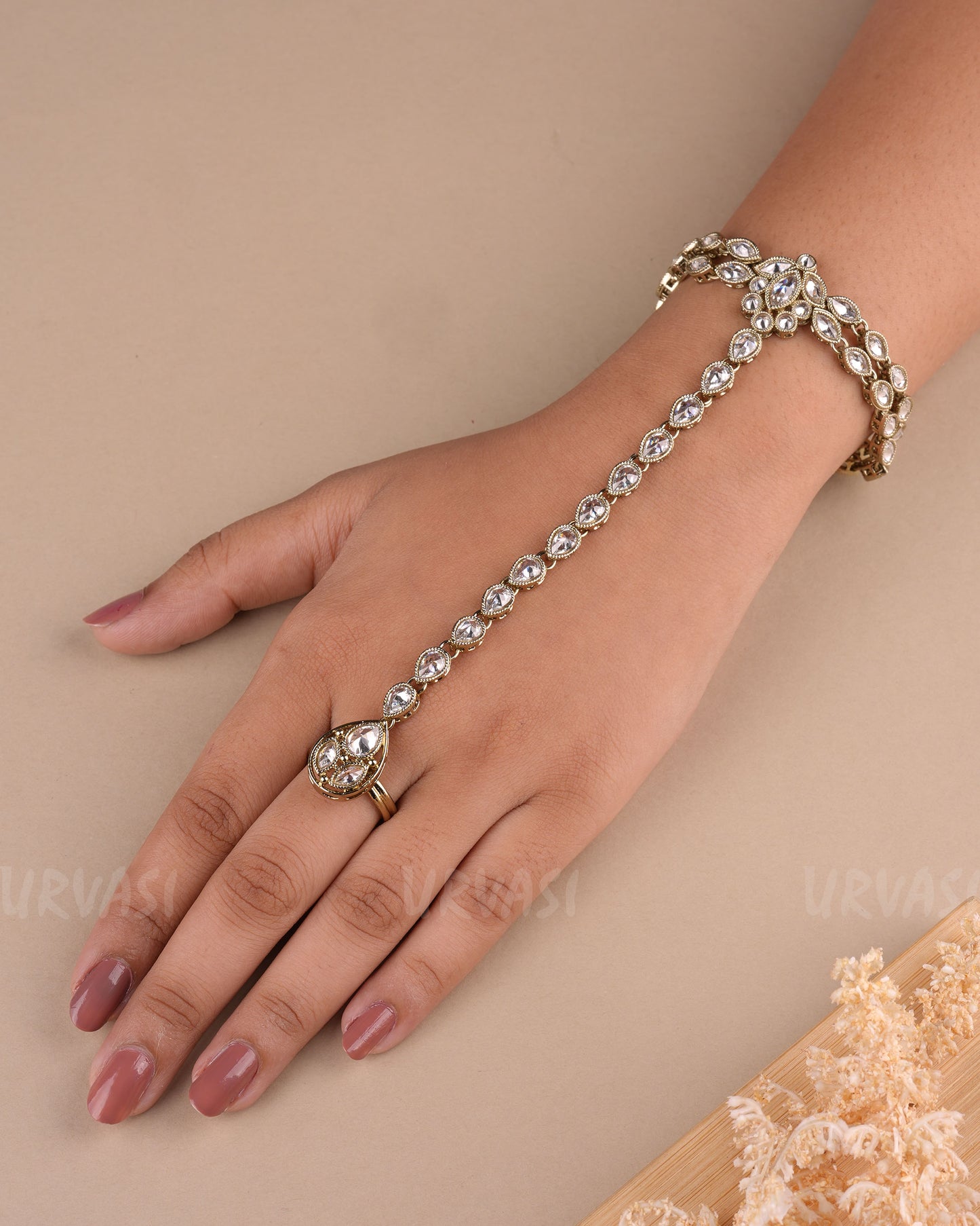 Mehendi Polish Tear-Drop Designed Hath Panja PN 10