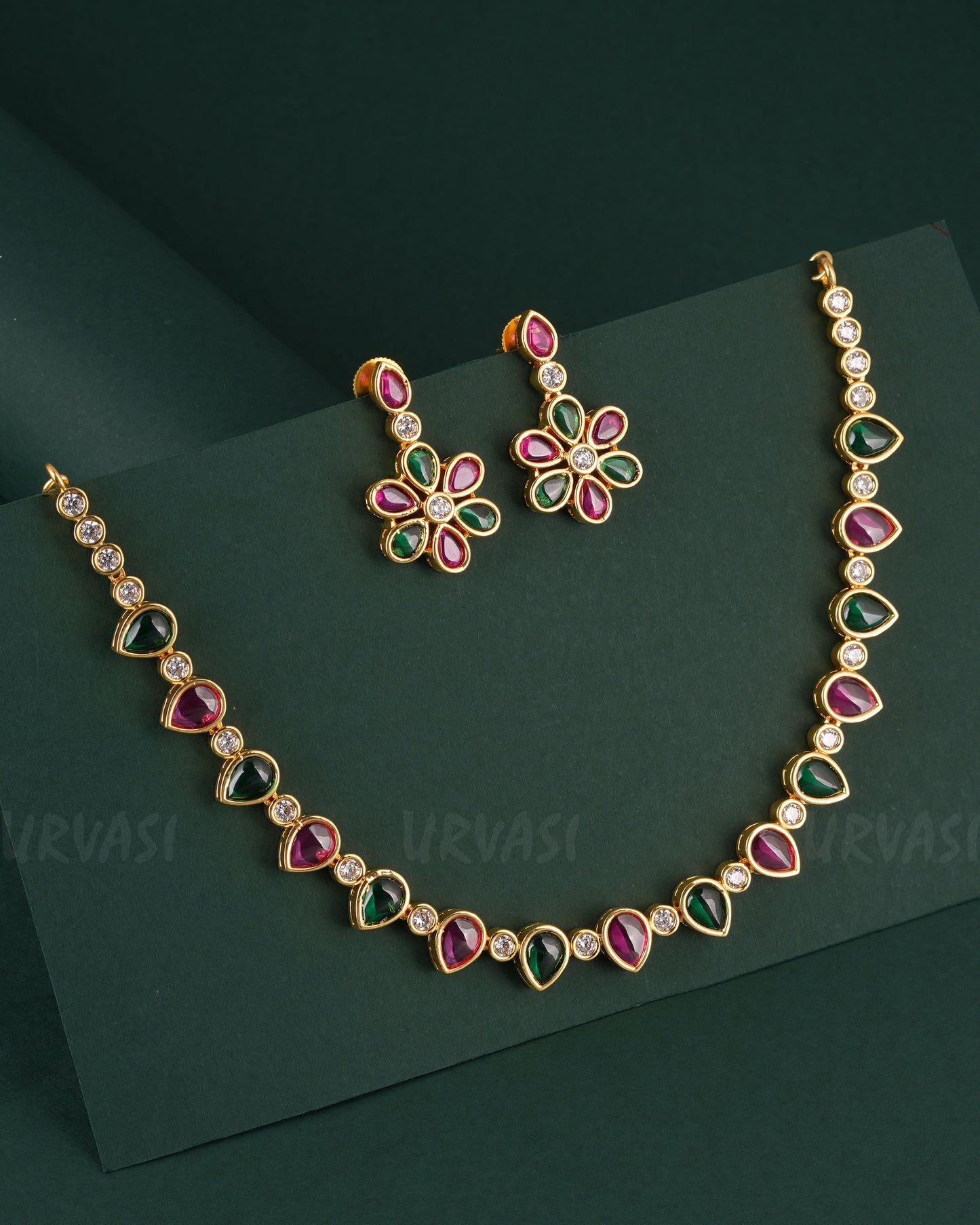 Gold-Toned Floral Tear-dRop Designed Necklace  1532