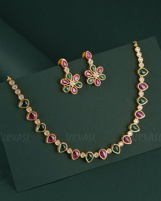 Gold-Toned Floral Tear-dRop Designed Necklace  1532