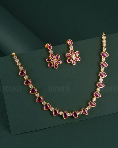 Gold-Toned Floral Tear-dRop Designed Necklace  1532