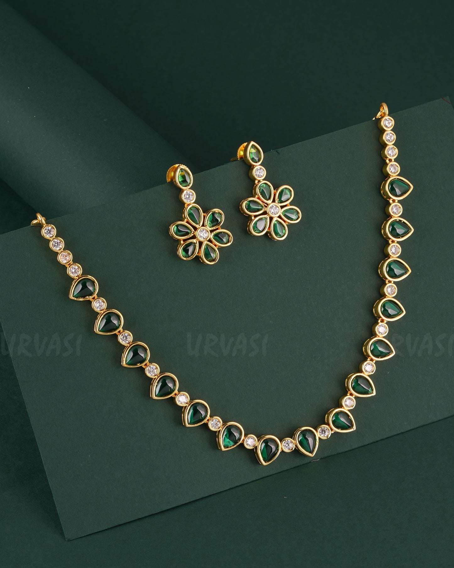 Gold-Toned Floral Tear-dRop Designed Necklace  1532