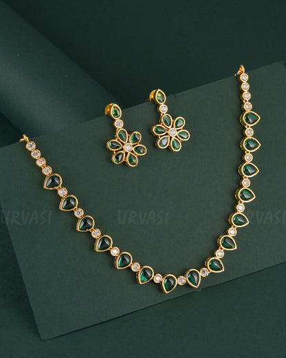 Gold-Toned Floral Tear-dRop Designed Necklace  1532