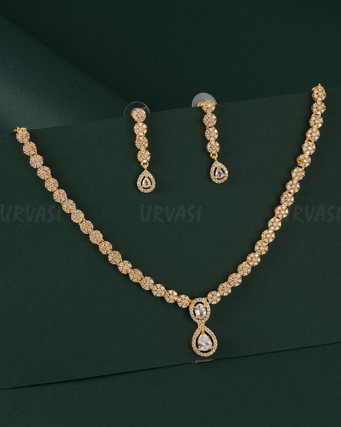 Gold-Toned Floral designed Pendant Necklace 1540