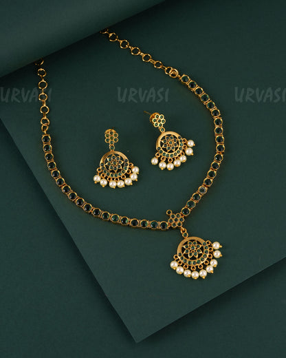 Gold-Toned Floral Pendant Attigai Necklace 1573
