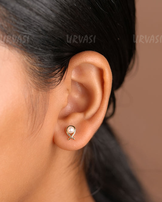 Gold-Polish Knot Designed Pearl Earrings  ER 612