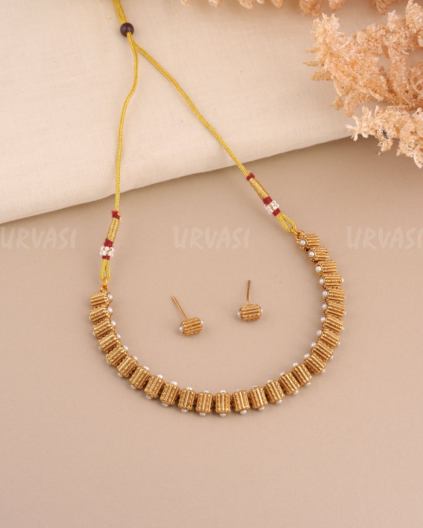 Gold-Toned Pearl Designed Choker Necklace 1552