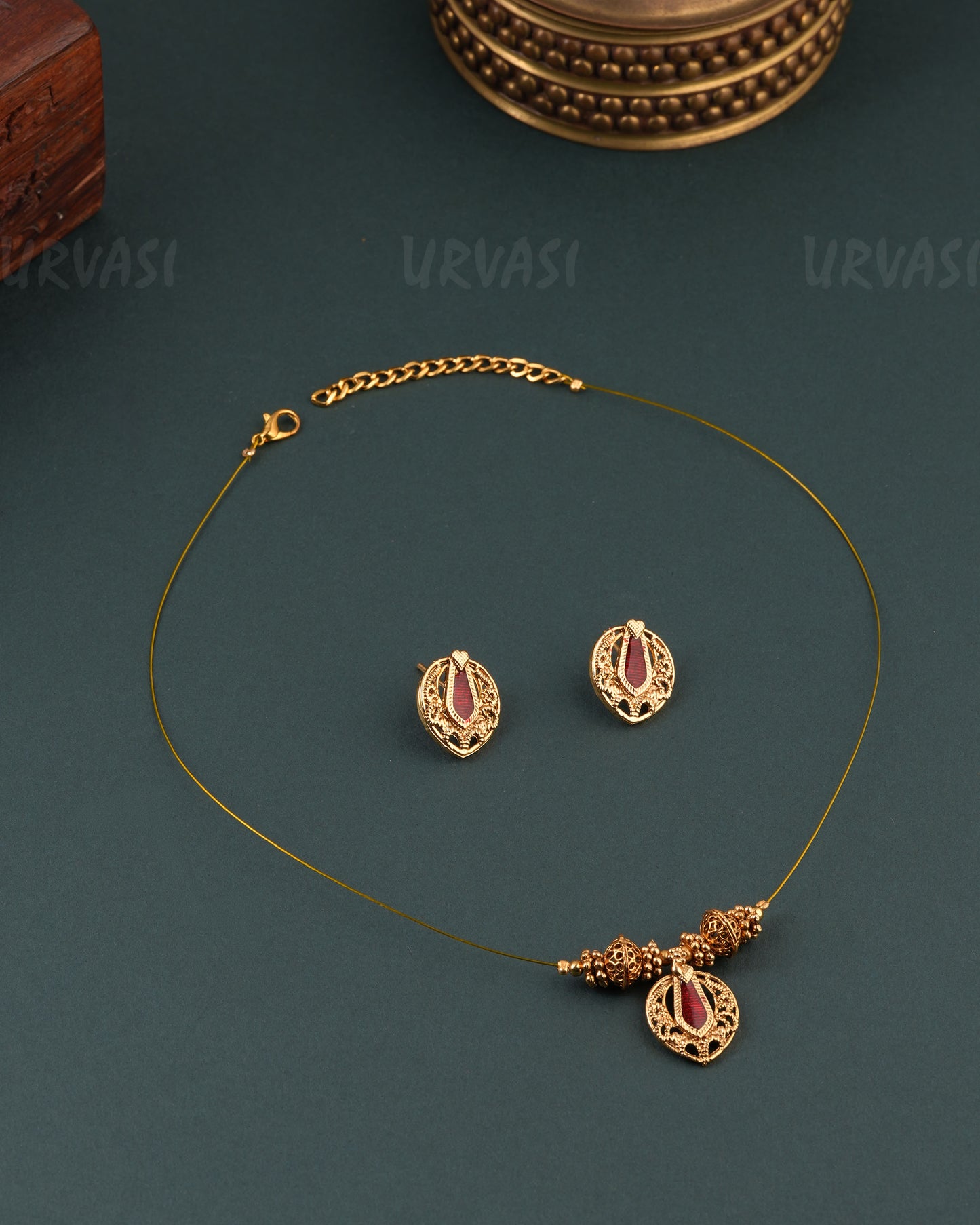 Gold-Toned Palakka Version Invisible Chain Necklace 1640