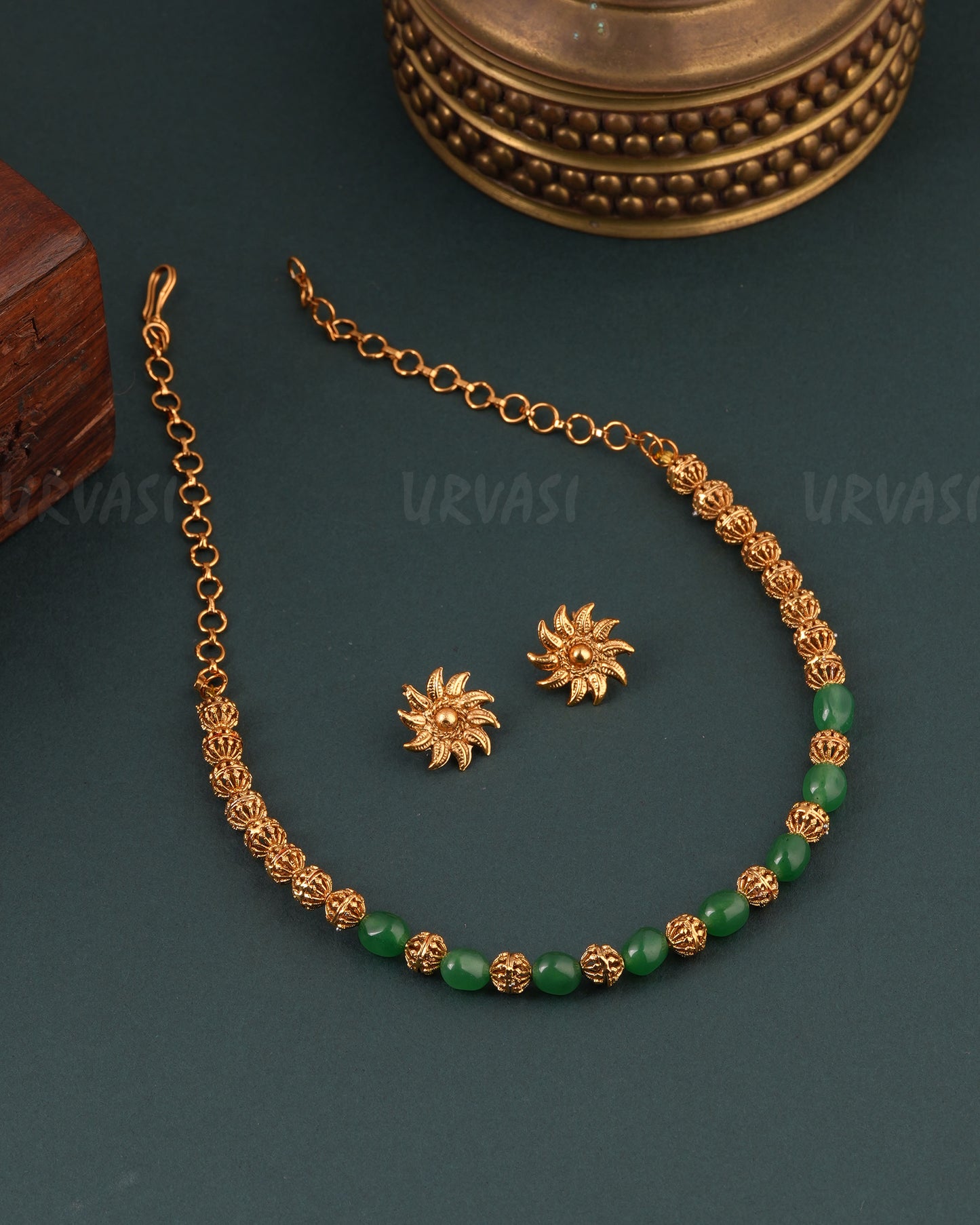 Gold-Toned Floral Designed Choker Necklace 1669