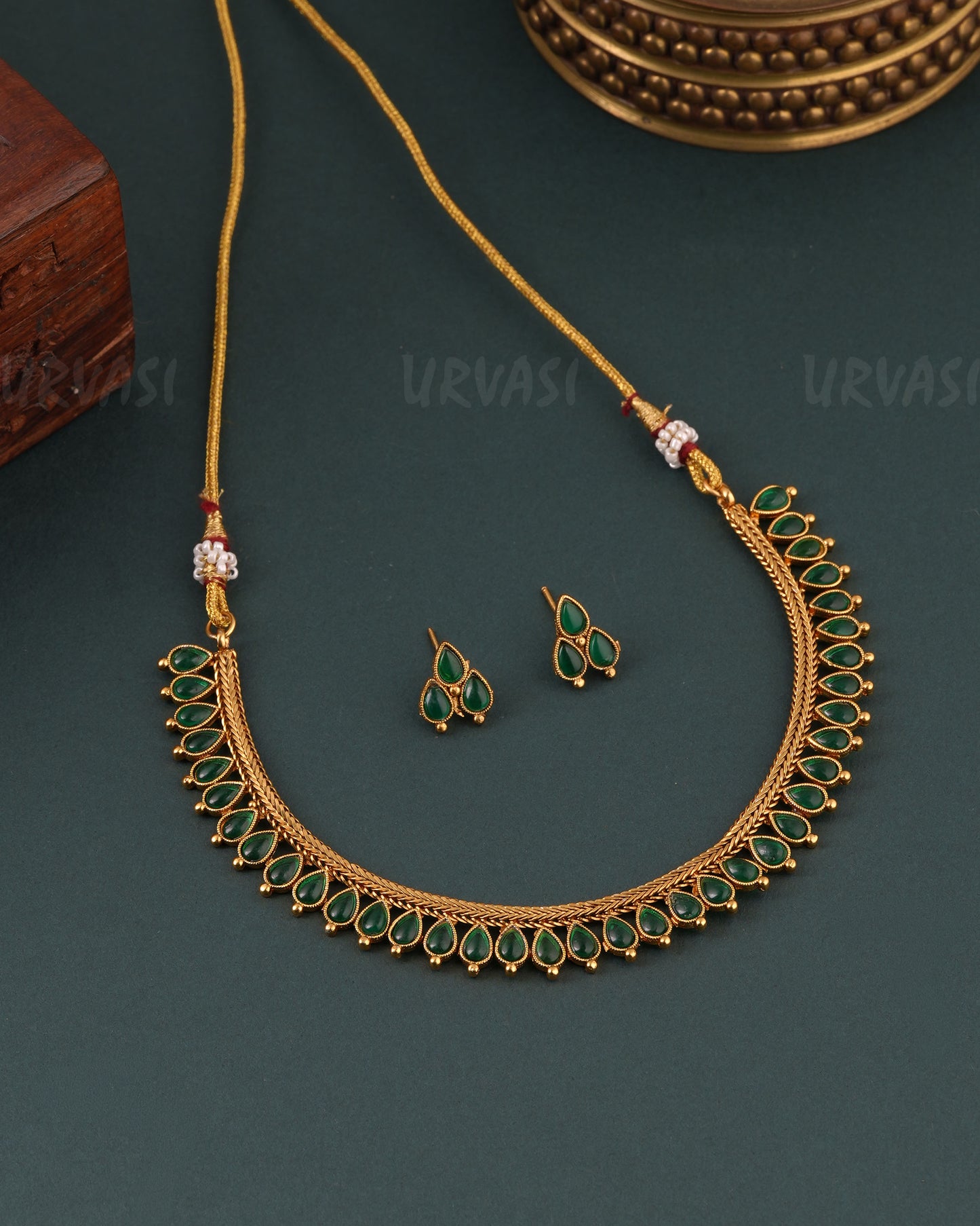 Gold -Toned Floral Designed Necklace 1658