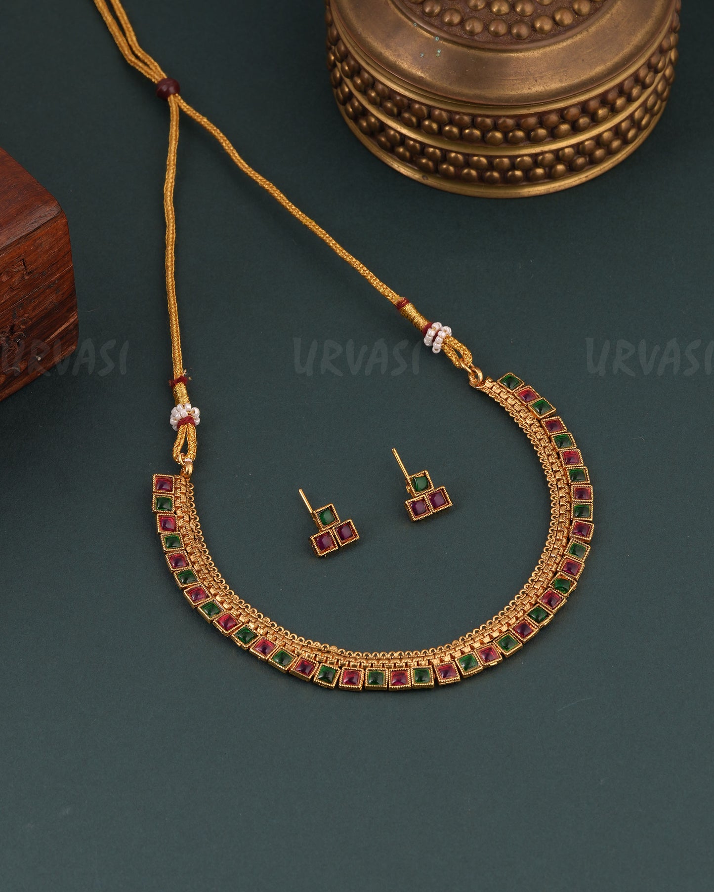 Gold-Toned Floral Designed Necklace 1656