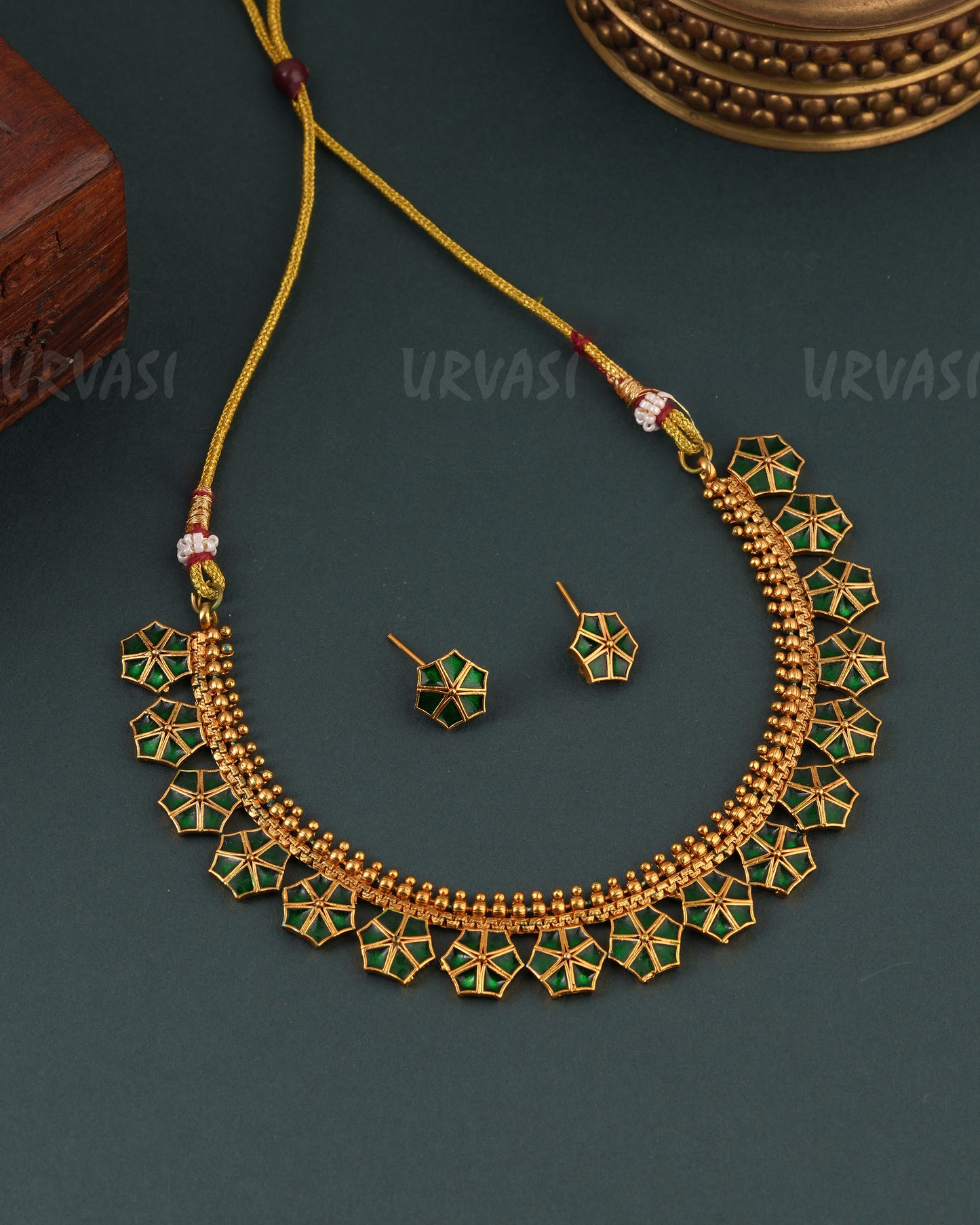 Gold-Toned Floral Designed Choker Necklace 1643